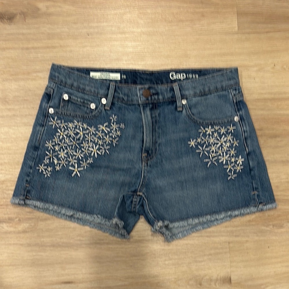 GAP Original Best GirlfrienJean Shorts with Distressed Hem and Floral Embroidery